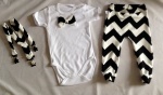 Black-white zigzag set with braces