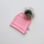 Czapka różowe prążki i pompon srebrny lis