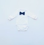 Body białe z granatową muchą 
