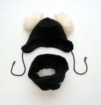 Komplet czerń i  pompony ecru z ciemnymi końcówkami - czapka i komin 