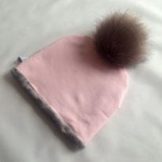 Czapka róż z pomponem 