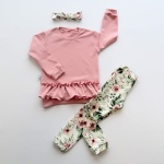 Komplet róż kwarcowy z falbanką i kwiaty w ogrodzie - bluza, legginsy i opaska 