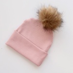 Czapka róż kwarcowy prążki i pompon beżowy