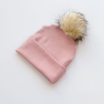 Czapka róż kwarcowy prążki i pompon ecru