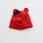 Czapka czerwona z uszami i kokardką na boku