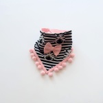 Chusta zebry z różowymi pomponami 