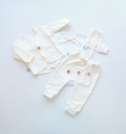 Komplet ecru z guziczkami - frak, body, baggy  i szelki