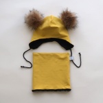 Komplet musztarda i  beżowe  pompony  - czapka i komin