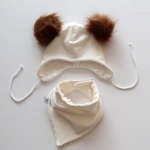 Komplet ecru i brązowe pompony  -  czapka i chusta  