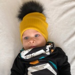 Czapka prążki musztarda i pompon czarny 