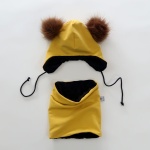 Komplet musztarda i  brązowe pompony  - czapka i komin  
