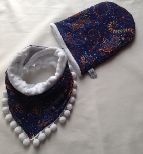 Komplet księżycowy z pomponami 