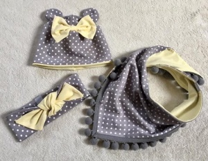 Komplet dwuwarstwowy z uszami groszki z bananem - czapka, chusta i opaska 