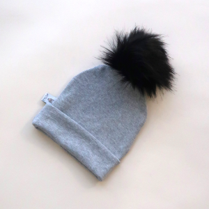 Czapka szare prążki i pompon czarny