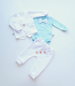 Komplet biel z guziczkami i błękit - frak, body i baggy  