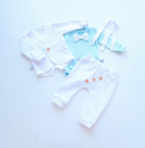 Komplet biel z guziczkami i błękit - frak, body, baggy i szelki  