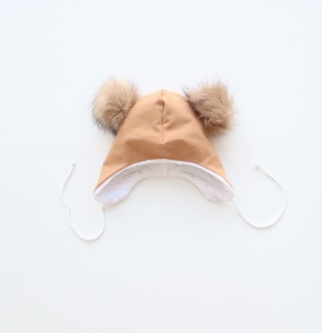 Czapka wiązana brąz i  beżowe pompony 