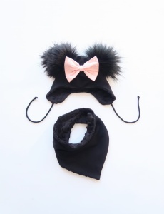 Komplet czerń, czarne pompony i kokardka -  czapka i chusta