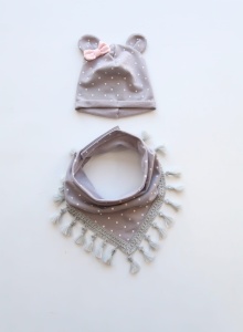 Komplet groszki z uszami i kokardką przy uchu -  czapka i chusta  
