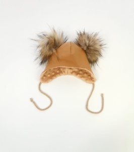 Czapka wiązana brąz i  beżowe pompony  2