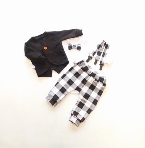 Komplet krata czarna i czerń - frak, body, baggy i szelki  