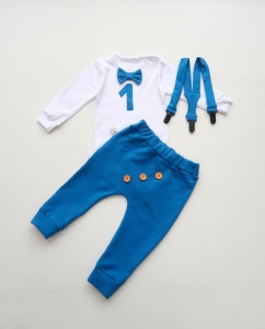 Komplet chaber  na roczek 2- baggy i body z muchą oraz szelki 