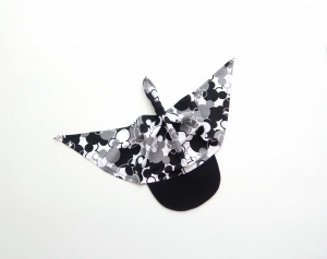 Chusta z daszkiem - Miki czerń i biel 