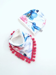 Komplet koliberki z pomponami - czapka i chusta