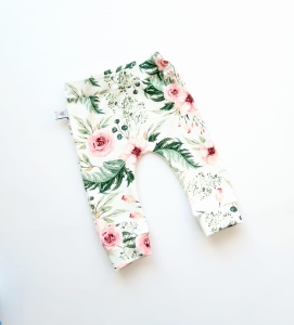 Legginsy kwiaty w ogrodzie