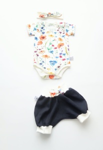 Komplet len i polne kwiaty - body, spodenki i opaska 