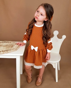 Sukienka groszki na cynamonie z bufkami 