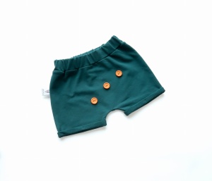 Spodenki zieleń butelkowa z guziczkami