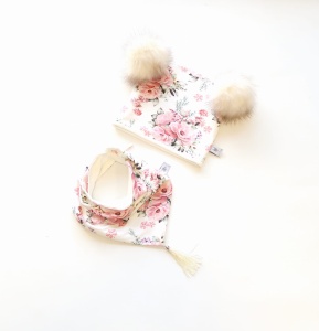 Komplet bukieciki róż i pompony ecru  - czapka i chusta  