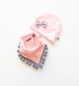 Komplet róż czapka i chusta 