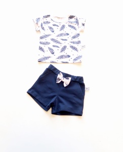 Komplet granatowe piórka - koszulka i spodenki  