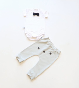 Komplet popiel z guziczkami - baggy i body z muchą  
