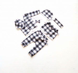 Komplet krata biało - czarna  - frak, body, baggy i szorty, czapka oraz opaska