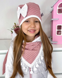 Komplet groszki na różu kwarcowym - czapka i chusta  