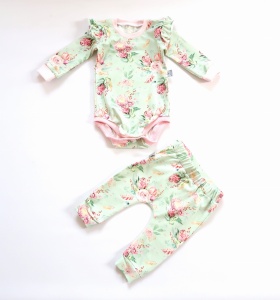 Komplet kwiaty na mięcie - body i legginsy 