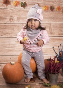 Komplet groszki kokardą -  czapka i chusta  