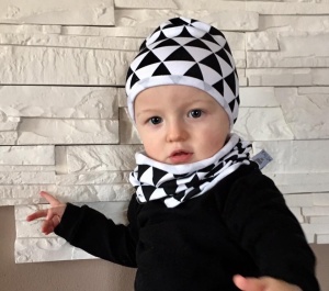 Black - white triangle set - cap and chimney scarf