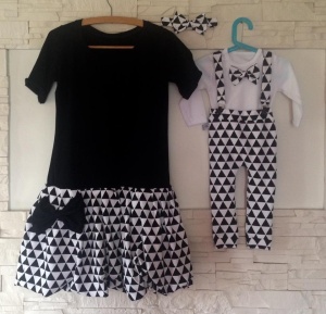 Black-white triandle family set 