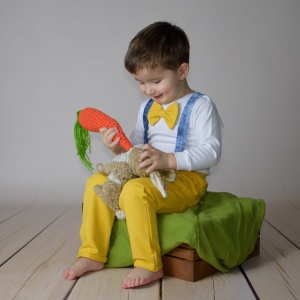 Komplet musztarda - baggy i body z muchą jeans oraz szelki