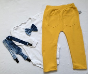 Komplet musztarda - baggy i body z muchą  oraz szelki jeans