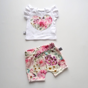 Komplet letnie kwiaty - szorty i koszulka 