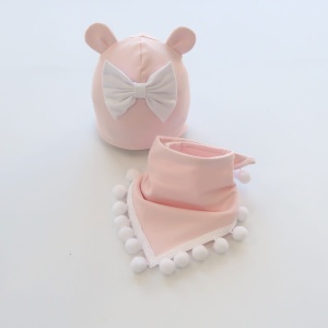 Dwuwarstwowy komplet z uszami róż i biel -  czapka i chusta  