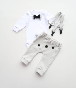 Komplet popiel z guziczkami - baggy i body z muchą oraz szelki 