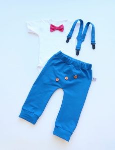 Komplet chaber z guziczkami i fuksja - baggy i body z muchą oraz szelki 