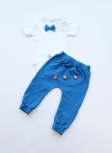 Komplet chaber z guziczkami - baggy i body z muchą  