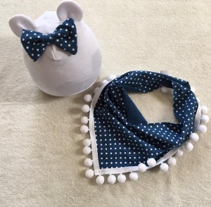 Komplet z uszami groszki na granacie - czapka i chusta 